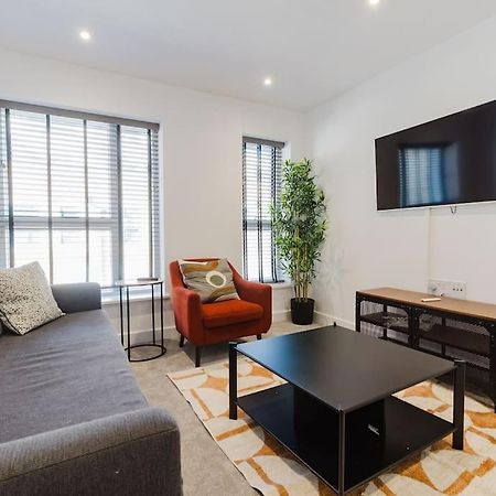 4-Level Luxury 2 Bedroom House Sleeps 6, Rooftop, Harry P & Free Parking Watford  Eksteriør billede