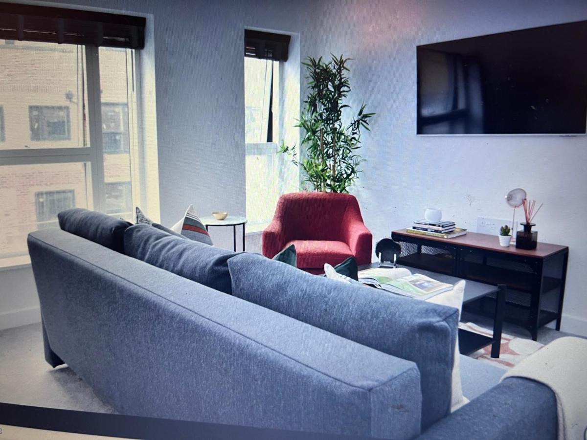 4-Level Luxury 2 Bedroom House Sleeps 6, Rooftop, Harry P & Free Parking Watford  Eksteriør billede