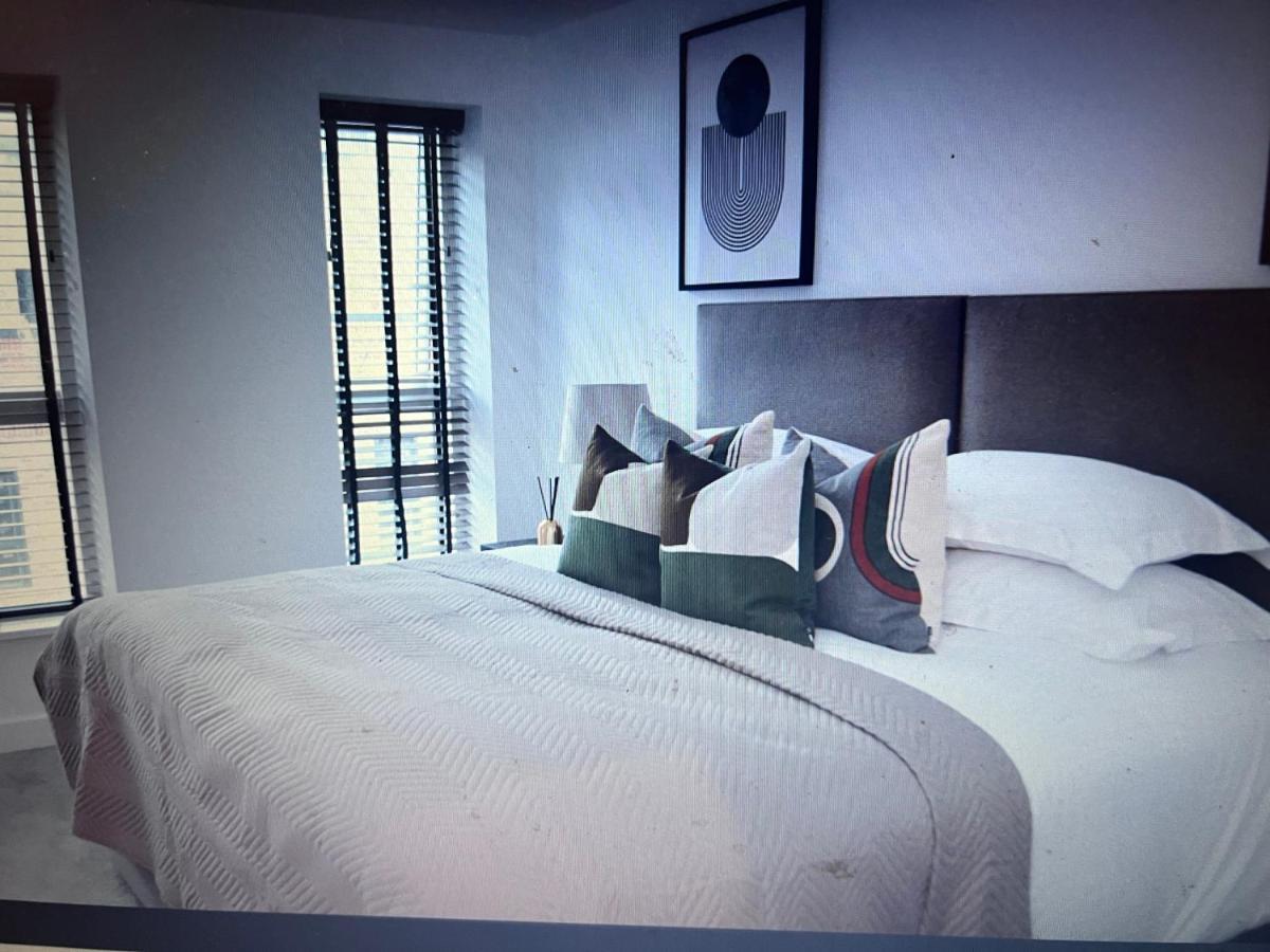 4-Level Luxury 2 Bedroom House Sleeps 6, Rooftop, Harry P & Free Parking Watford  Eksteriør billede