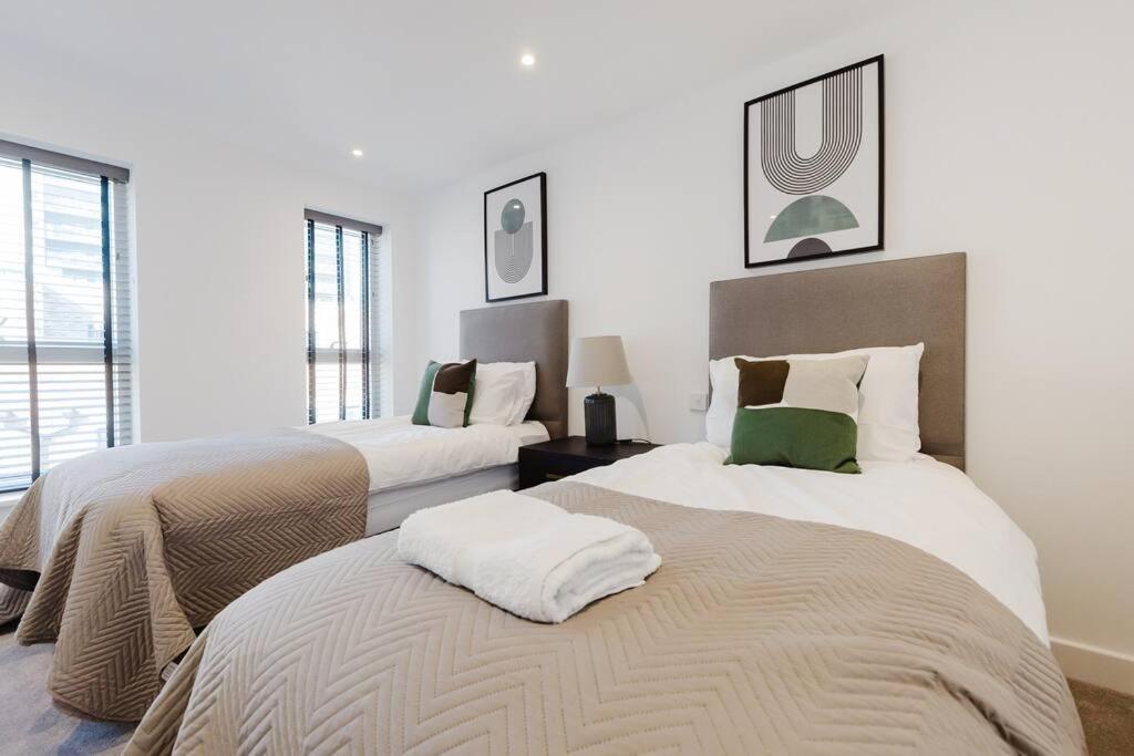 4-Level Luxury 2 Bedroom House Sleeps 6, Rooftop, Harry P & Free Parking Watford  Eksteriør billede