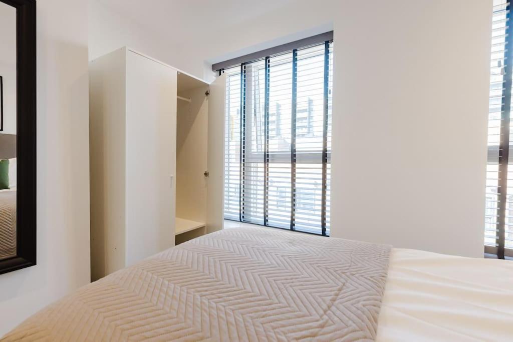 4-Level Luxury 2 Bedroom House Sleeps 6, Rooftop, Harry P & Free Parking Watford  Eksteriør billede