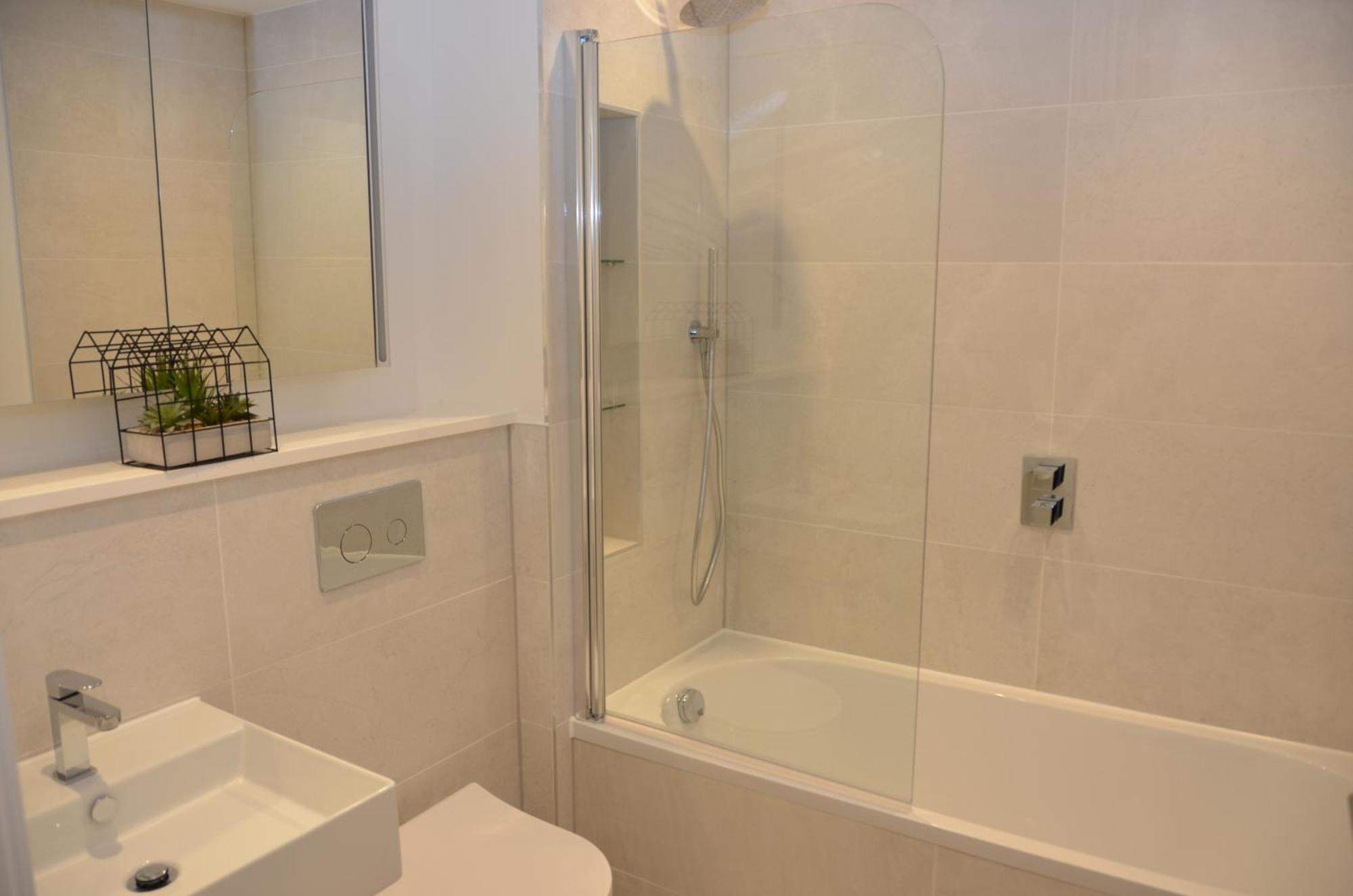 4-Level Luxury 2 Bedroom House Sleeps 6, Rooftop, Harry P & Free Parking Watford  Eksteriør billede